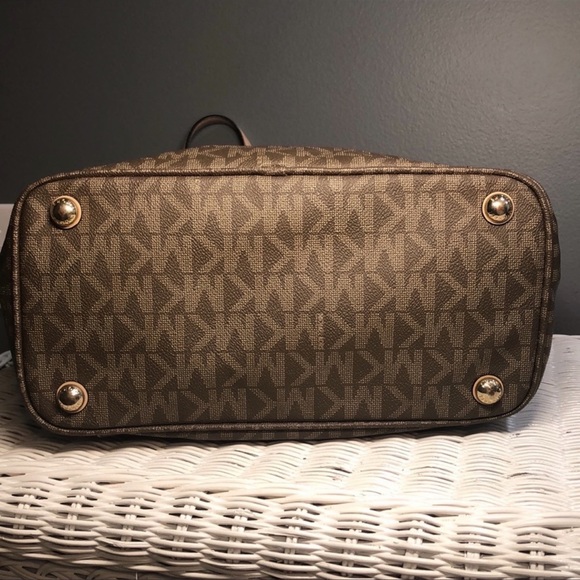 Sally 2 in 1 Logo and Faux Leather Tote Bag - Picture 9 of 9